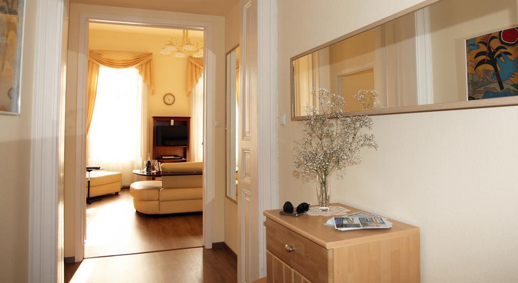 Classic Central Apartment Budapest Room photo