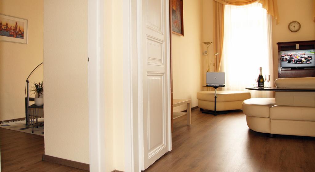 Classic Central Apartment Budapest Room photo
